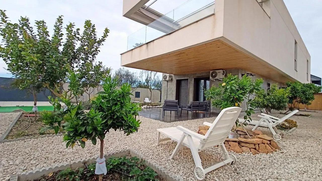 Chalet Con Piscina Y Jardin, No Fumadores Ni Fiestas Villa Cullar Vega