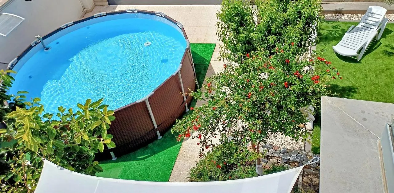 Chalet Con Piscina Y Jardin, No Fumadores Ni Fiestas Cullar Vega