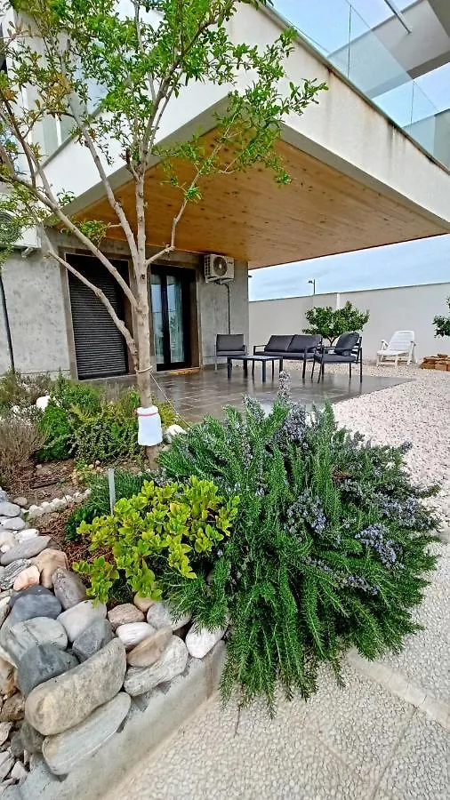 Chalet Con Piscina Y Jardin, No Fumadores Ni Fiestas Cullar Vega