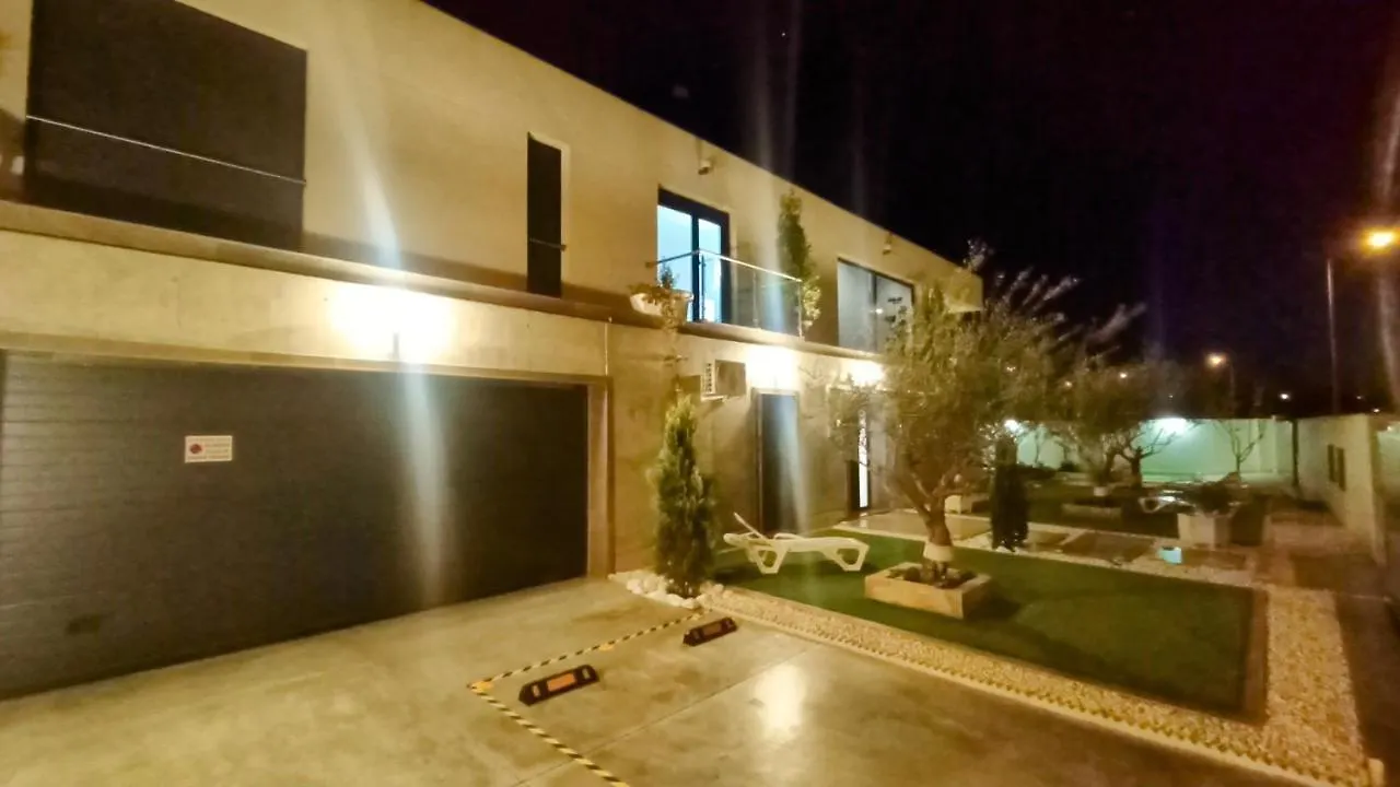 Chalet Con Piscina Y Jardin, No Fumadores Ni Fiestas Cullar Vega